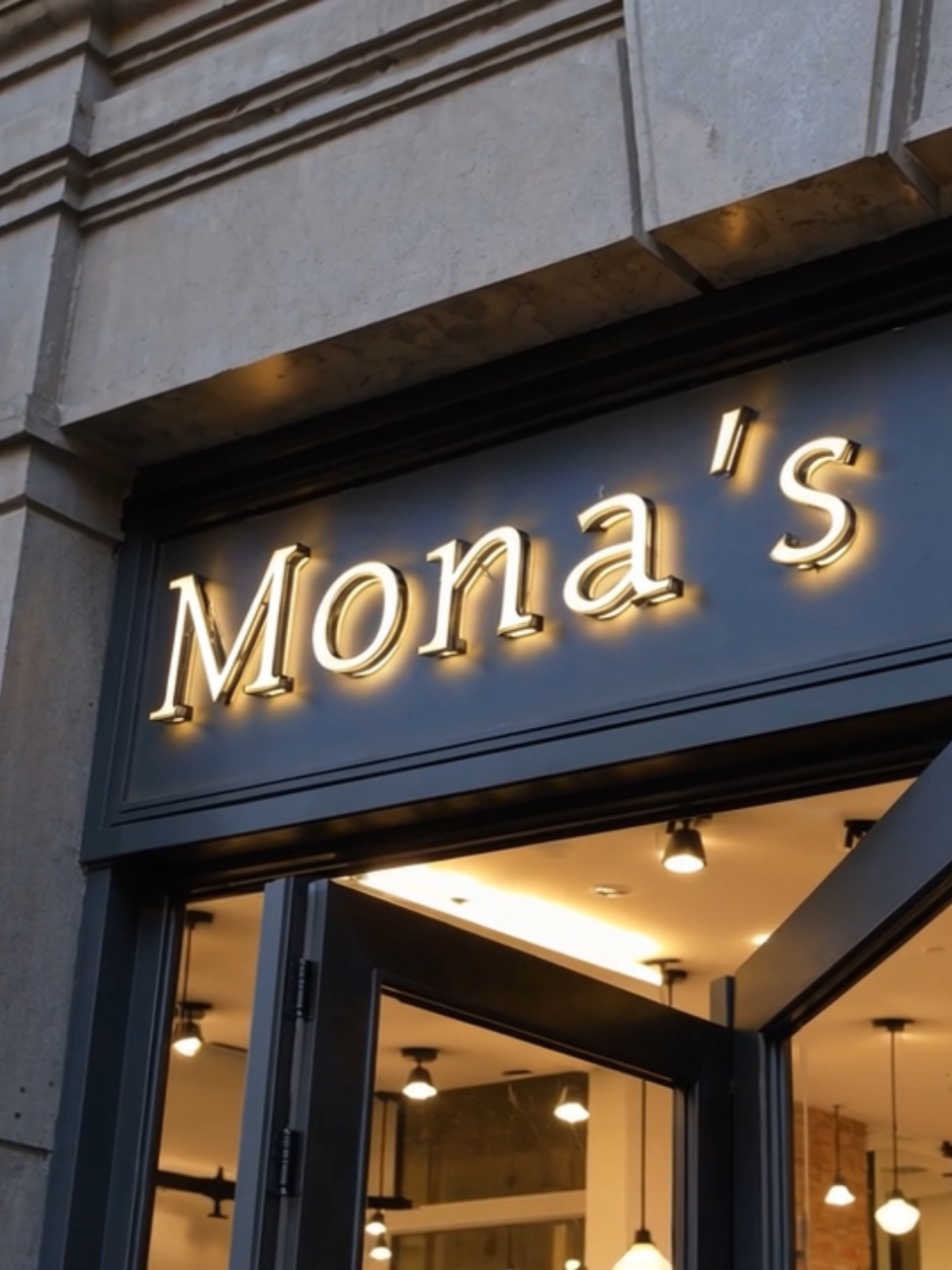Mona's Pizza